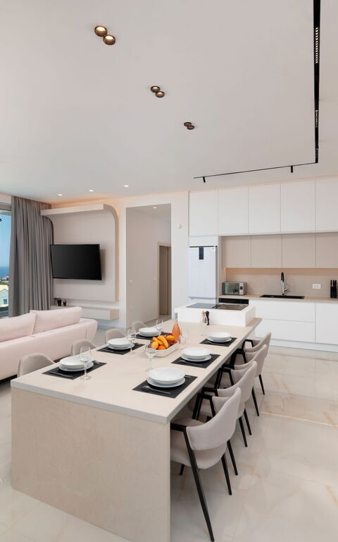 Seaview Lux: Dining Room, Kitchen, Living Room