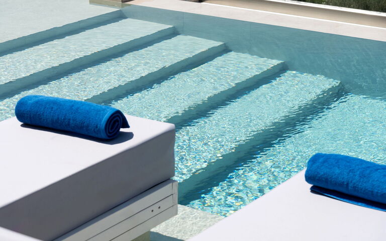 Seaview Lux: Building Exterior, Outdoor, Pool