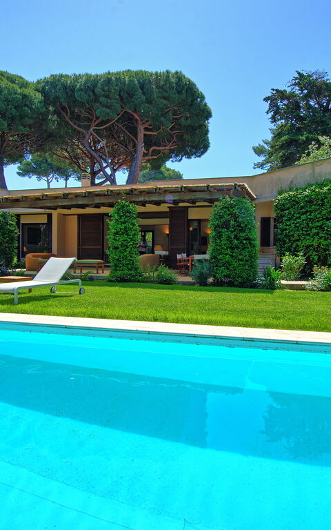 Villa Dolce Vita: Building Exterior, Garden, Outdoor, Pool