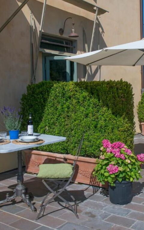 Bello Stare: Building Exterior, Outdoor