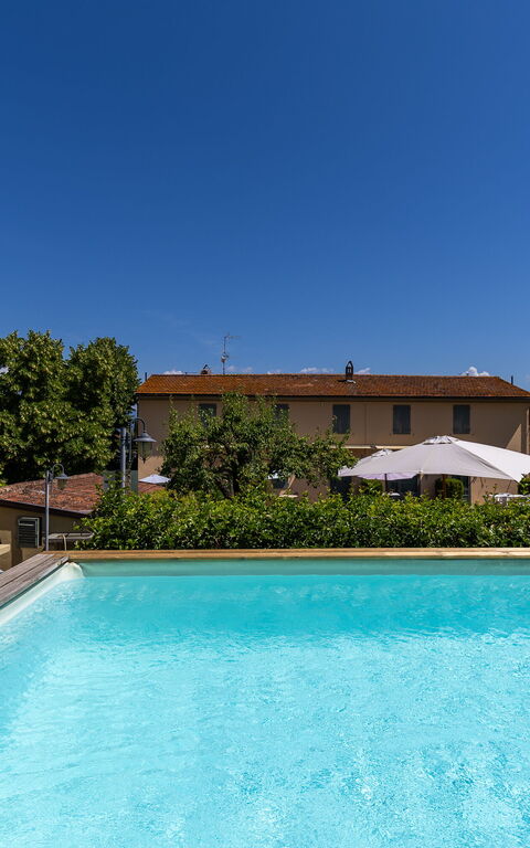 Bello Stare: Outdoor, Pool