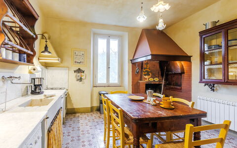 Accommodation Giallone: Dining Room, Kitchen