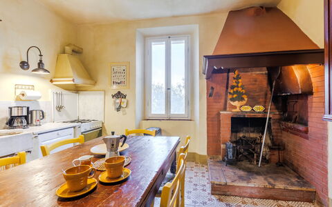 Accommodation Giallone: Dining Room, Kitchen