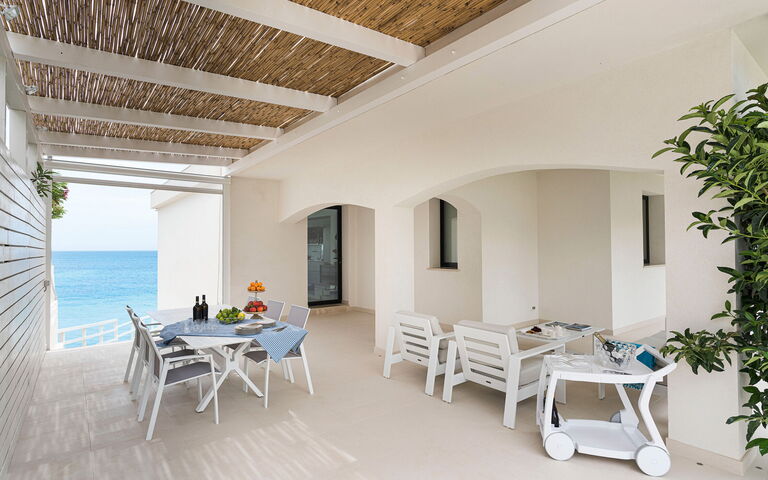 Villa Hermes: Building Exterior