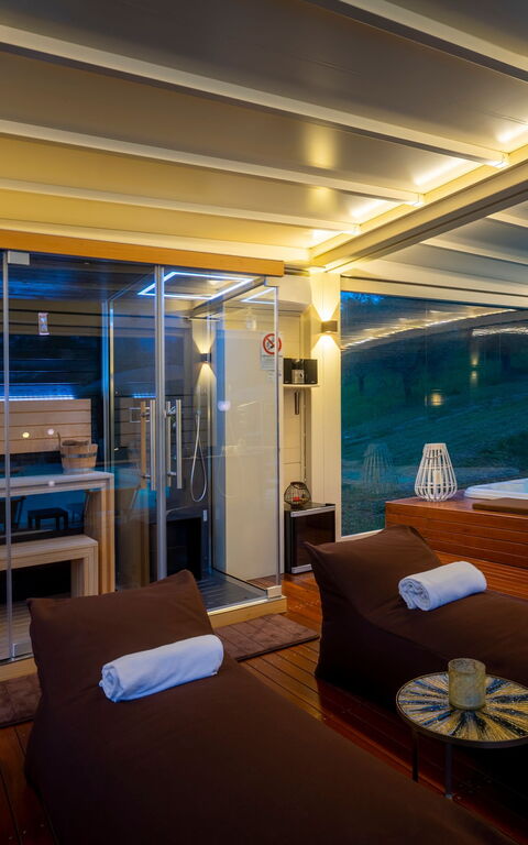 Villa Ca Viola: Building Exterior, Hot Tub, Outdoor, Wellness