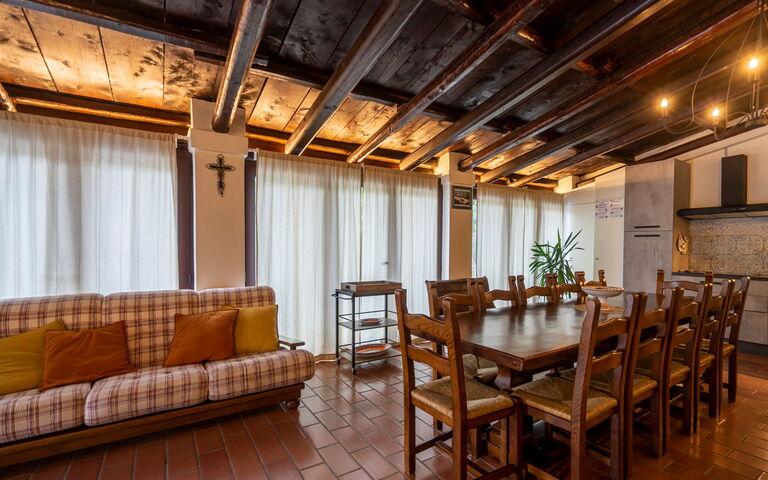 Villa Ca Viola: Dining Room, Kitchen