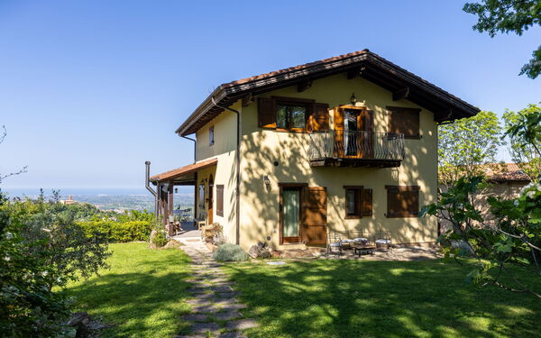 La Nocciola: Building Exterior, Outdoor
