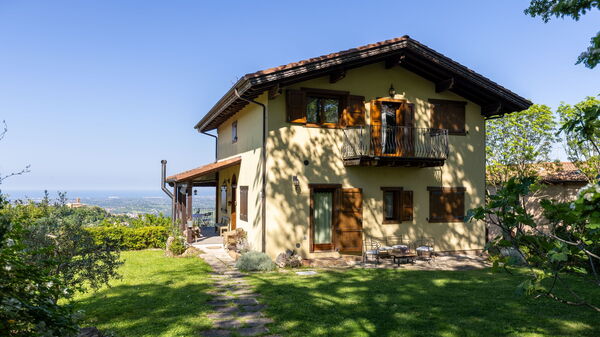 La Nocciola: Building Exterior, Outdoor