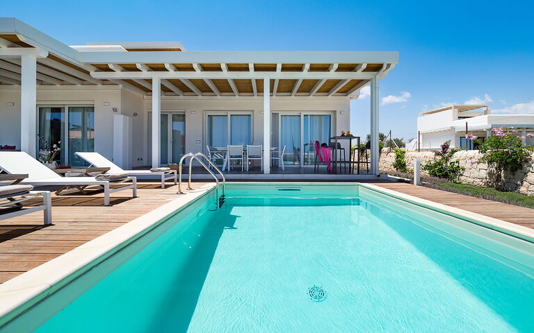 Villa San Lorenzo Fico D'india: Building Exterior, Outdoor, Pool