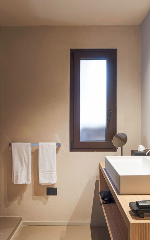 Buena Vista: Bathroom