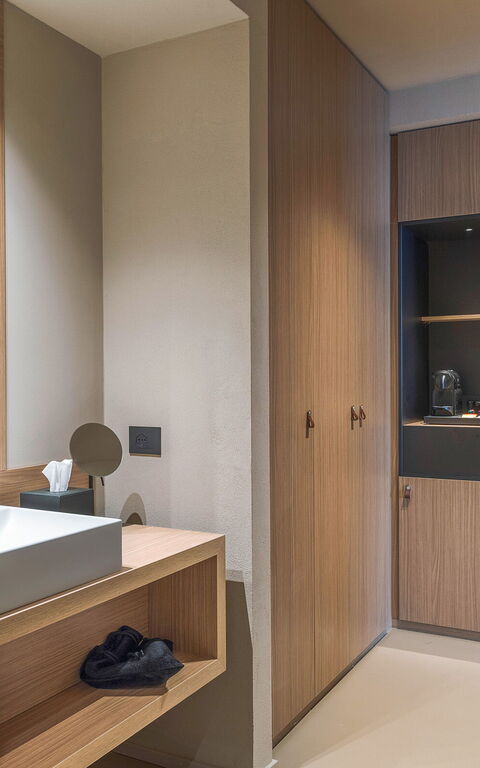 Buena Vista: Bathroom, Bedroom