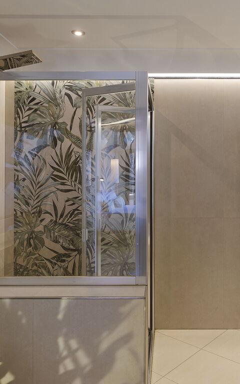 Buena Vista: Bathroom