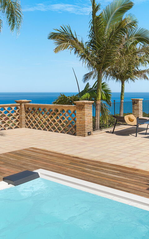 Buena Vista: Building Exterior, Hot Tub, Outdoor, Scenic View