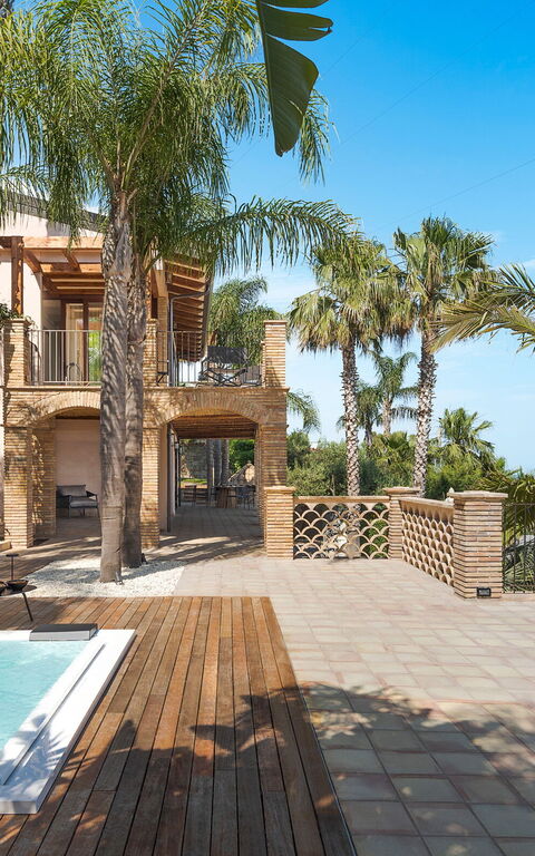 Buena Vista: Building Exterior, Hot Tub, Outdoor, Pool, Scenic View