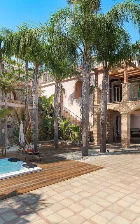 Buena Vista: Building Exterior, Hot Tub, Outdoor