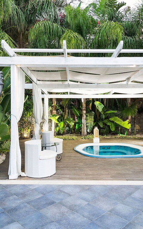 Buena Vista: Building Exterior, Outdoor