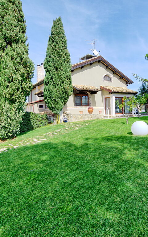 Villa Tagliaferri: Building Exterior, Garden