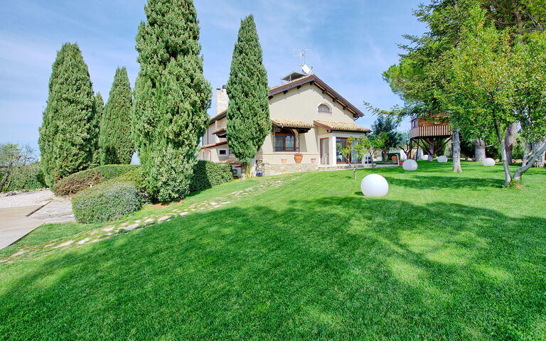 Villa Tagliaferri: Building Exterior, Garden