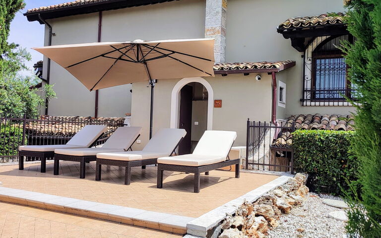 Villa Tagliaferri: Garden, Summer