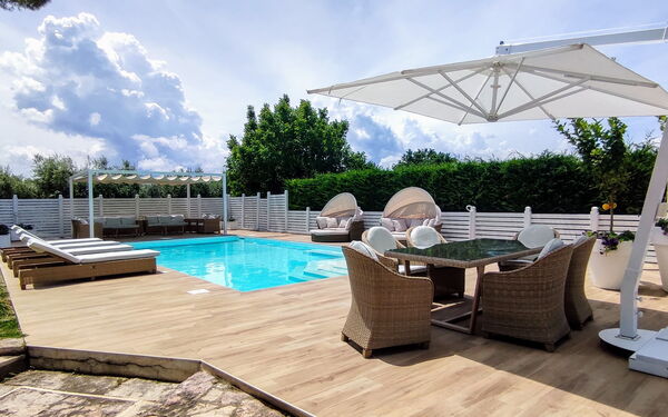 Villa Tagliaferri: Pool, Summer