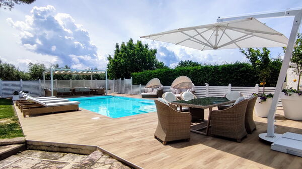 Villa Tagliaferri: Pool, Summer