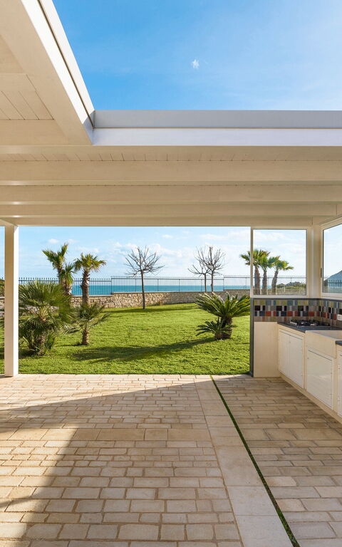 Villa Azulea: Balcony / Terrace / Patio, Garden