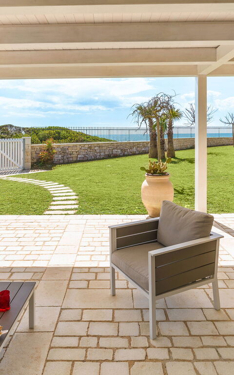 Villa Azulea: Balcony / Terrace / Patio, Garden