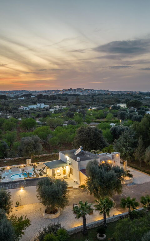 Villa Narkive: Building Exterior