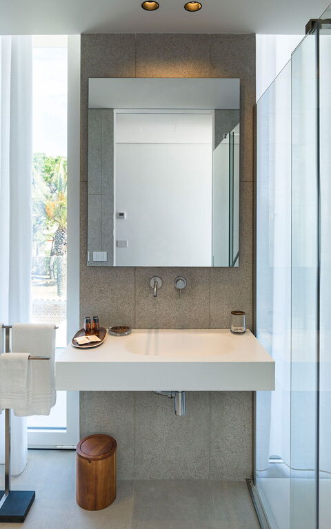 Bedda Matri: Bathroom