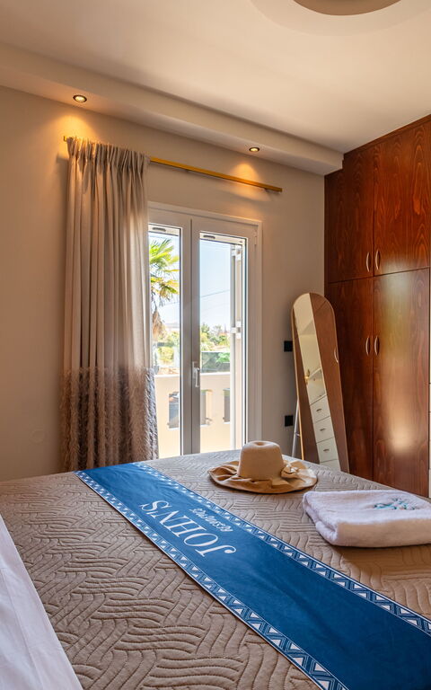 John Residence: Bedroom