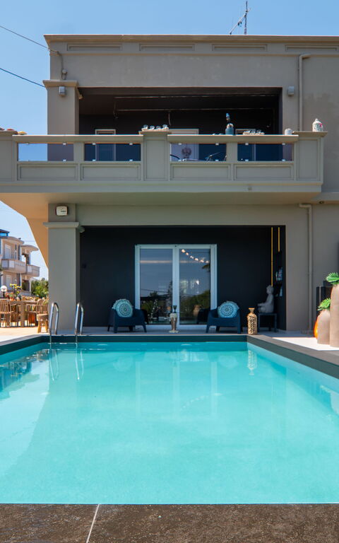 John Residence: Building Exterior, Outdoor, Pool