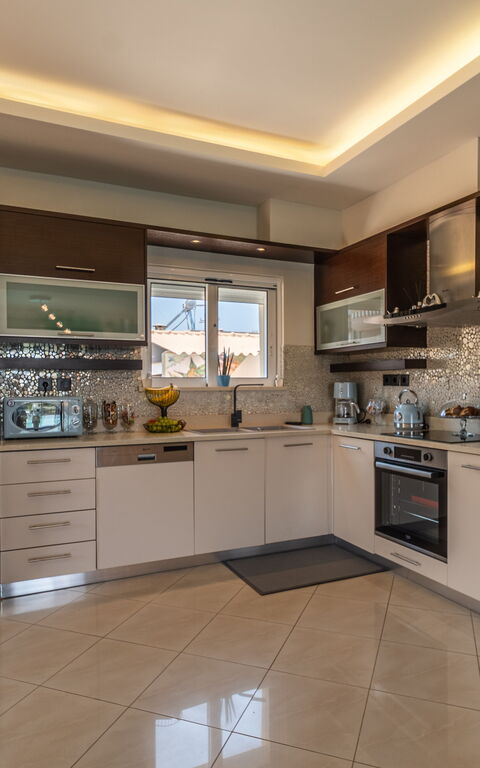 John Residence: Kitchen