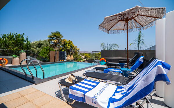 John Residence: Outdoor, Pool