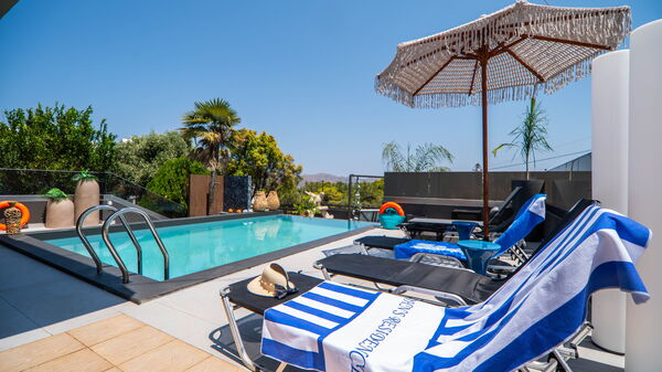John Residence: Outdoor, Pool