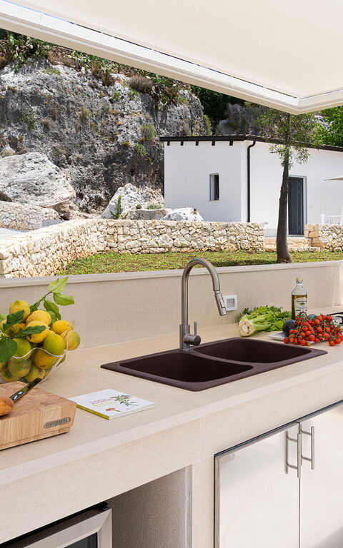 Villa Anna Plemmirio: Balcony / Terrace / Patio, Building Exterior, Outdoor