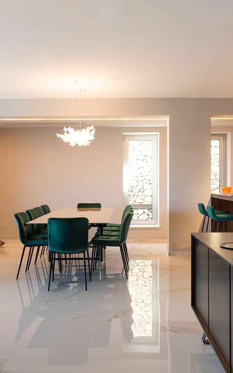 Baya Bella: Dining Room, Living Room