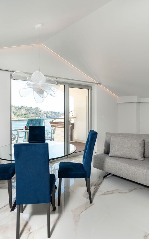 Baya Bella: Living Room