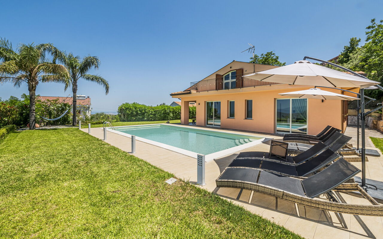 Villa Malu: Building Exterior, Garden, Outdoor, Pool