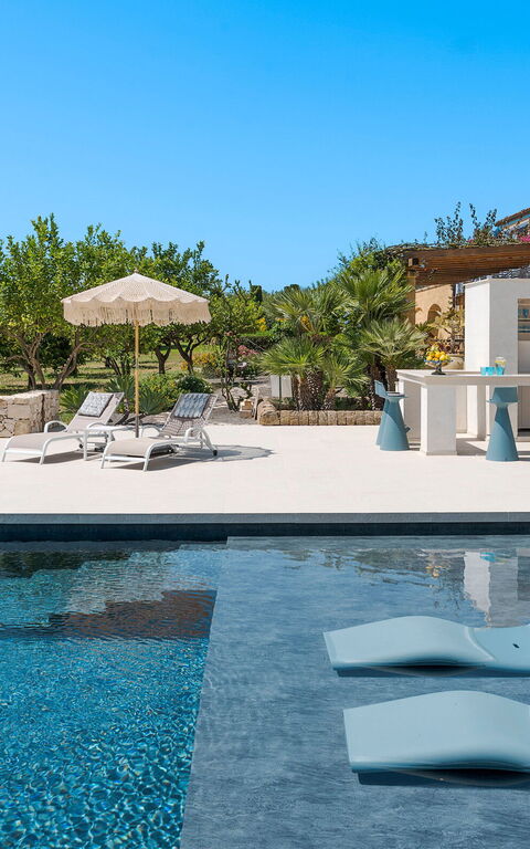 Pigna Blue: Building Exterior, Outdoor, Pool