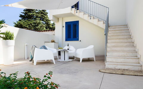 Accommodation Delfino: Balcony / Terrace / Patio, Building Exterior, Outdoor