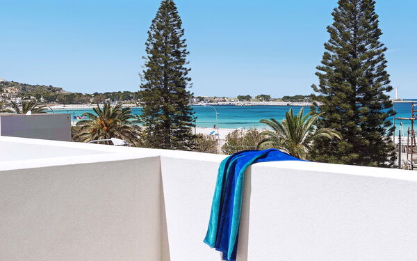 Lisca Bianca: Building Exterior, Outdoor