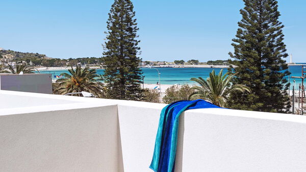 Lisca Bianca: Building Exterior, Outdoor