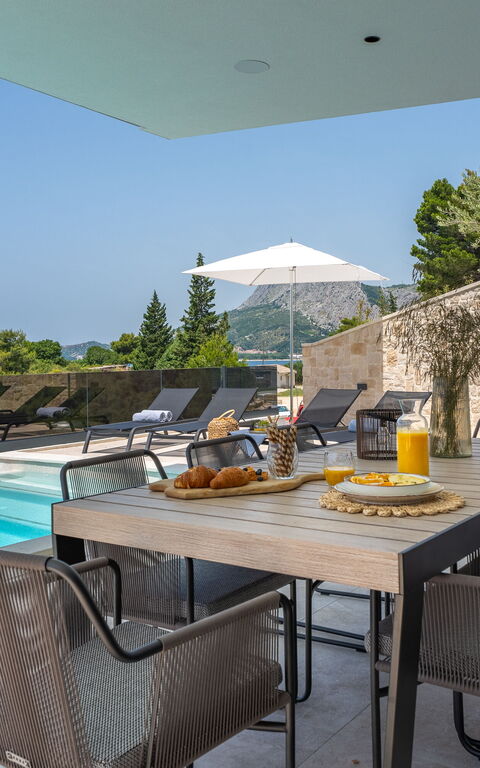 Villa Sea Breeze: Balcony / Terrace / Patio, Outdoor, Pool