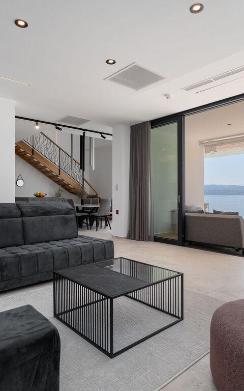 Villa Loma: Living Room