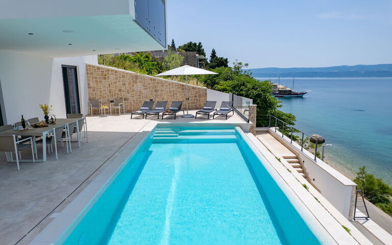 Villa Loma: Balcony / Terrace / Patio, Outdoor, Pool