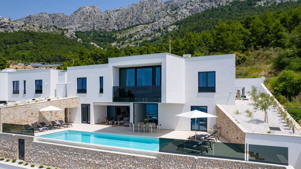 Villa Loma: Balcony / Terrace / Patio, Building Exterior, Pool, Scenic View