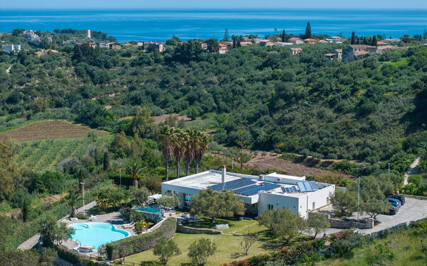 Villa Demetra: Garden, Pool, Scenic View