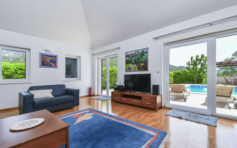 Villa Zupa: Living Room, Main Entrance, Scenic View