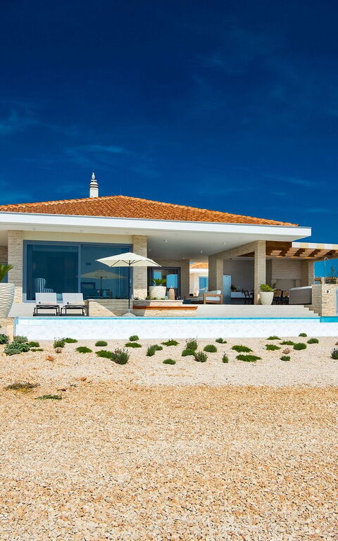 Villa Kelena: Balcony / Terrace / Patio, Building Exterior, Pool, Scenic View