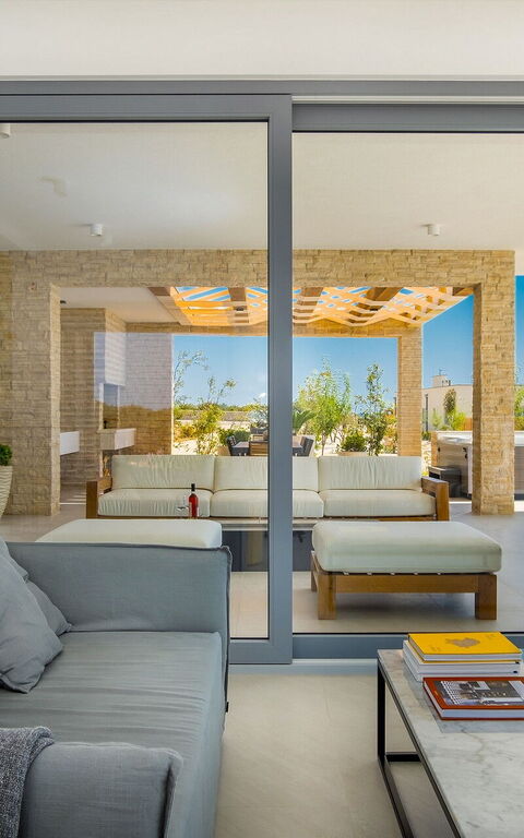 Villa Kelena: Balcony / Terrace / Patio, Living Room